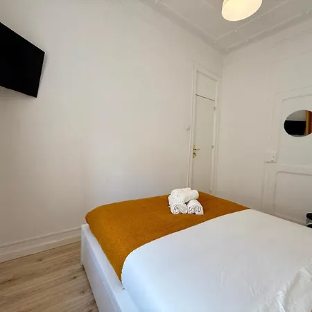 Travelers House Homestay *