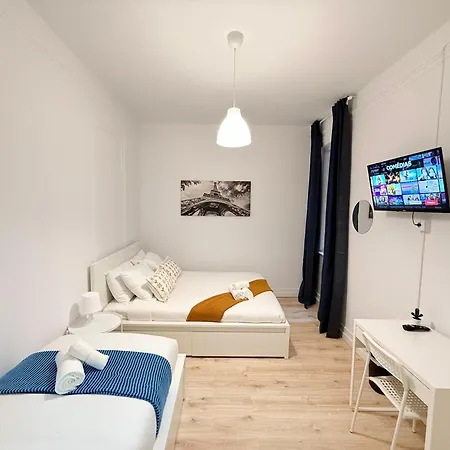 Travelers House ホームステイ *